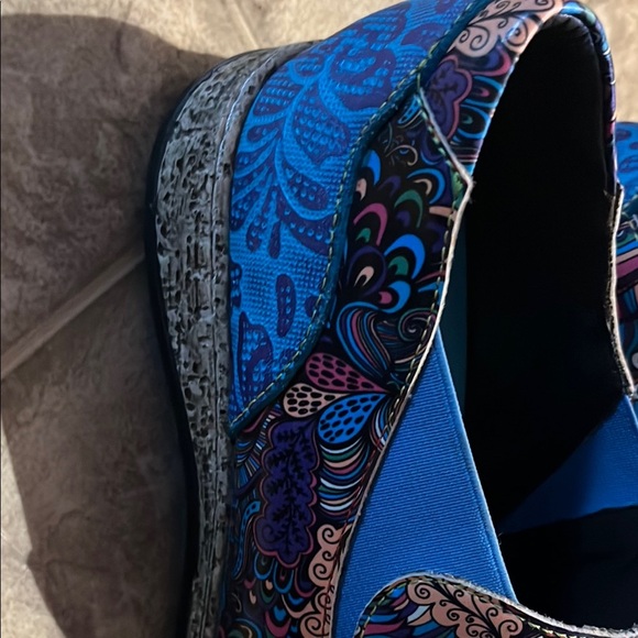 Socofy Women's Multicolored Patterned Slip-On Shoes - Picture 8 of 16